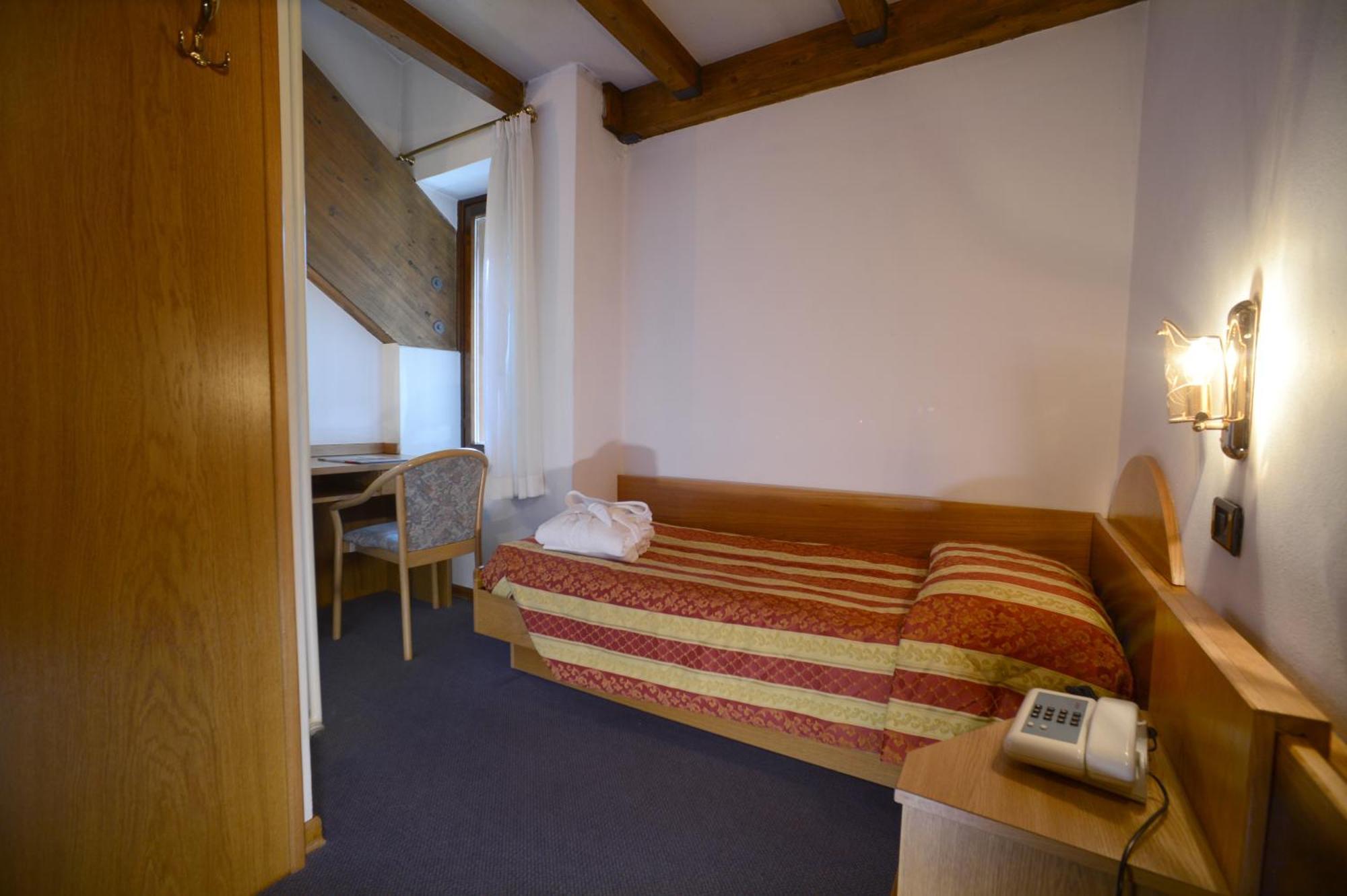 Hotel Margherita Сан Мартино ди Кастроза Стая снимка